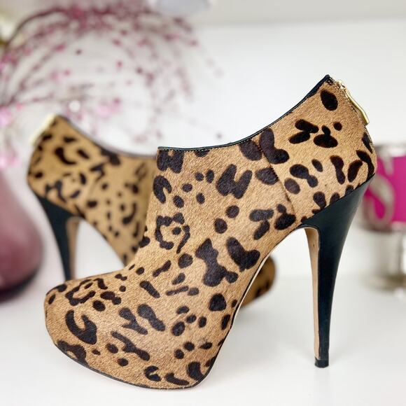 Vince Camuto Shoes - Vince Camuto Women's Jerrell Ankle Boot Bootie Leopard Print Faux Fur Size 7